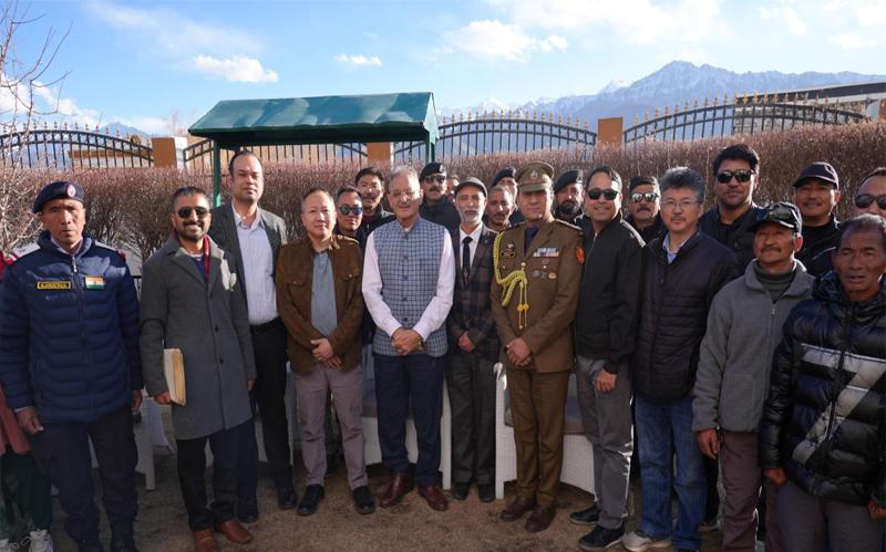 UT Administration accords warm farewell to LG Kavinder Gupta