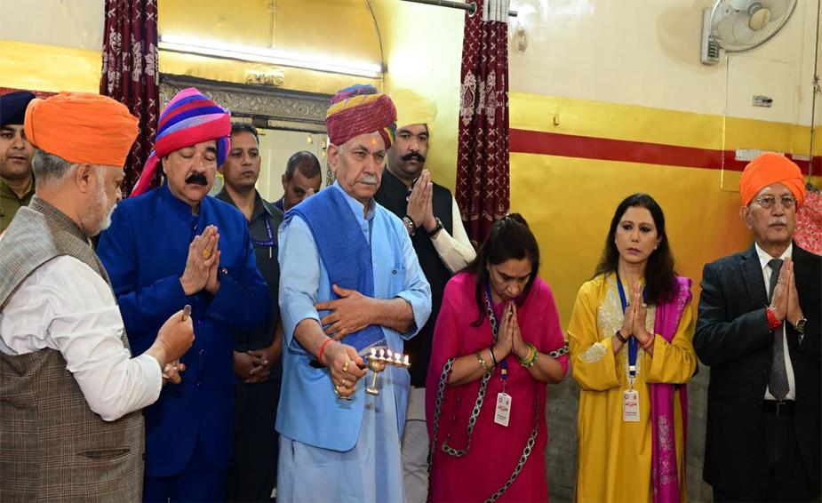 Lieutenant Governor Joins Shri Raghunath Ji’s Jammu Aarti