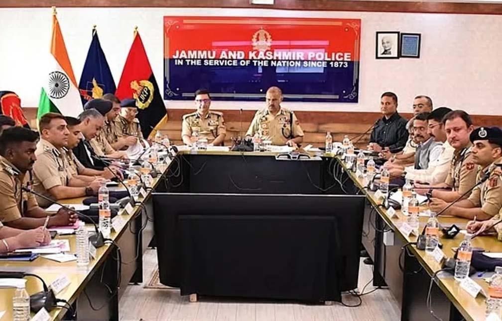 J-K Police chief reviews security arrangements for peaceful conduct of Amarnath Yatra