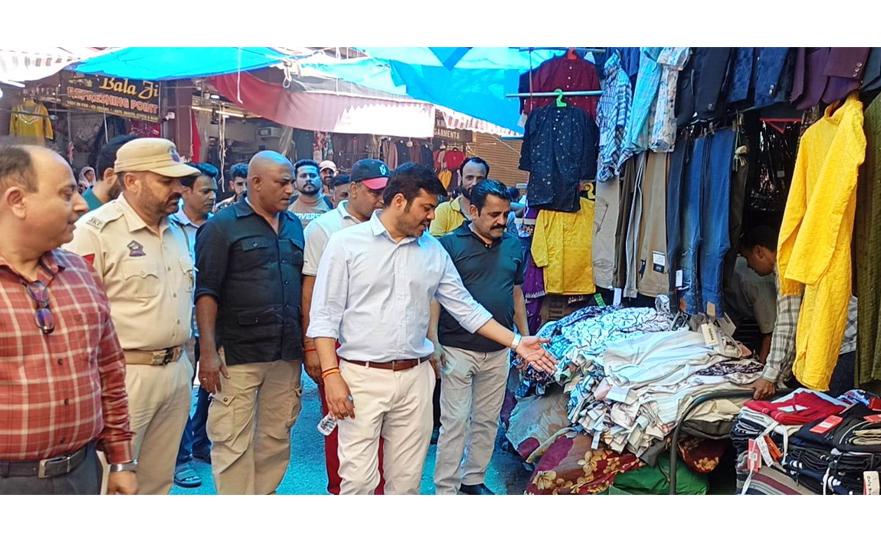 JMC Commissioner inspects footpath encroachments in Old City, Announces strict enforcement drive