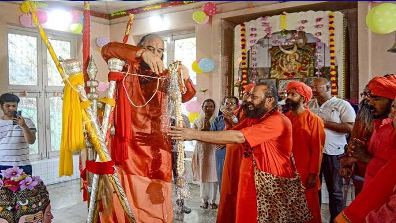Amarnath Yatra: 'Chhari Mubarak' taken to Pahalgam for annual rituals