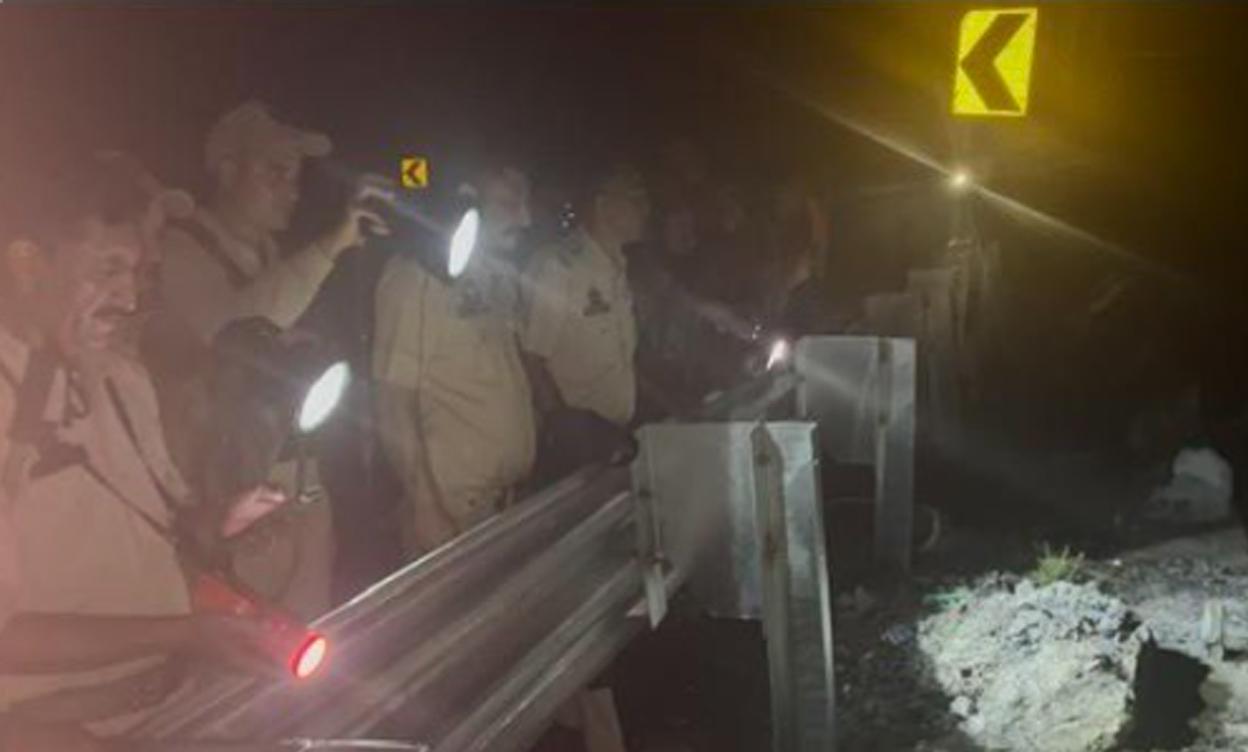 Doda Police Rescues Eight Men Trapped In Chenab River After Night-Long Operation