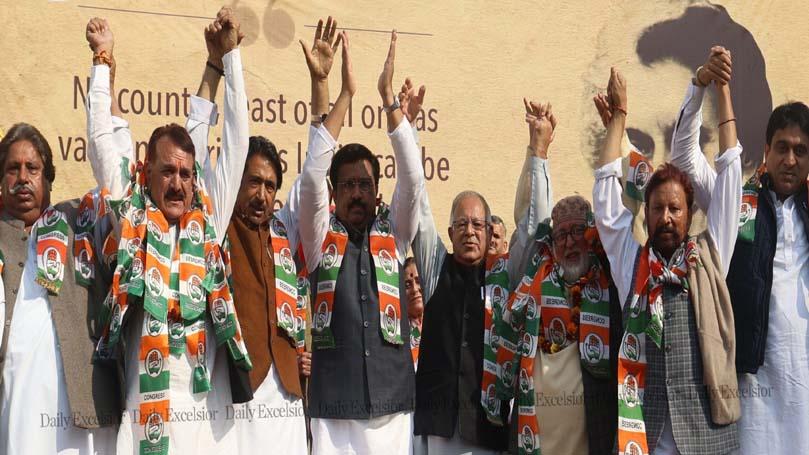 Setback for Ghulam Nabi Azad's party as two former Ministers among leaders back in Congress