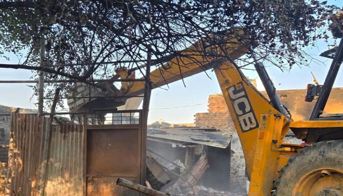 District Administration Jammu demolishes illegal structures, retrieves 3.5 kanal prime land