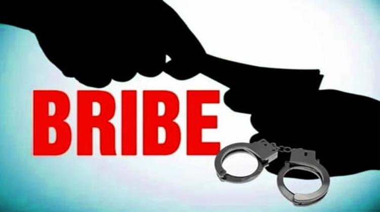 J&K ACB traps and arrests Patwari, Chowkidar for demanding and accepting bribe of Rs 10000