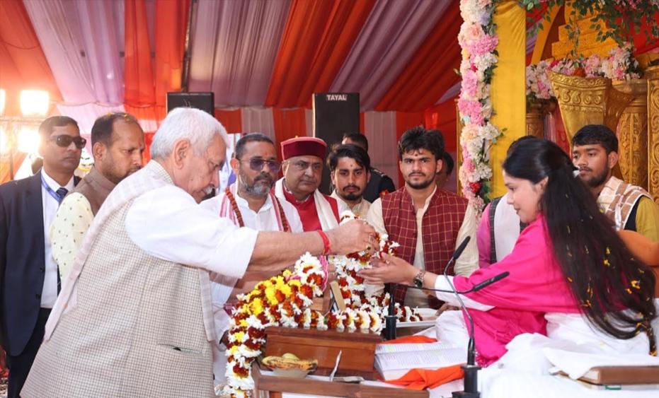 LG Sinha attended Mahayagya and Prana-Pratishtha ceremony at Shri Lakshminarayan Temple at Bankatashiv in Deoria, Uttar Pradesh
