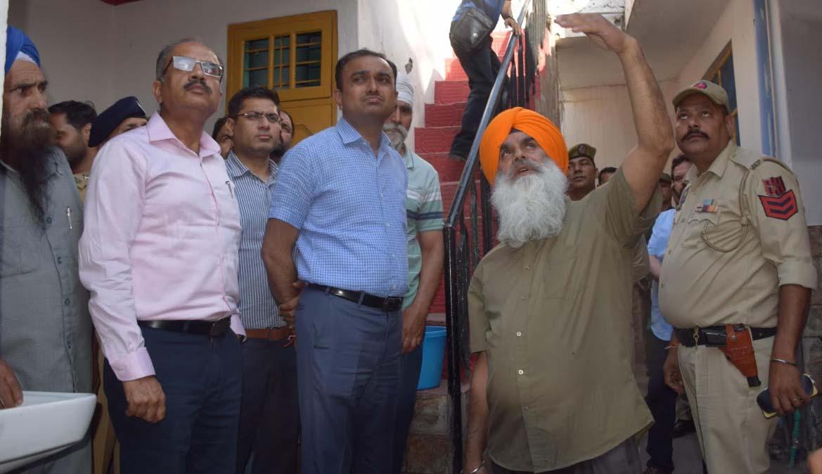 Div Com Jammu visits shelling affected areas in Poonch