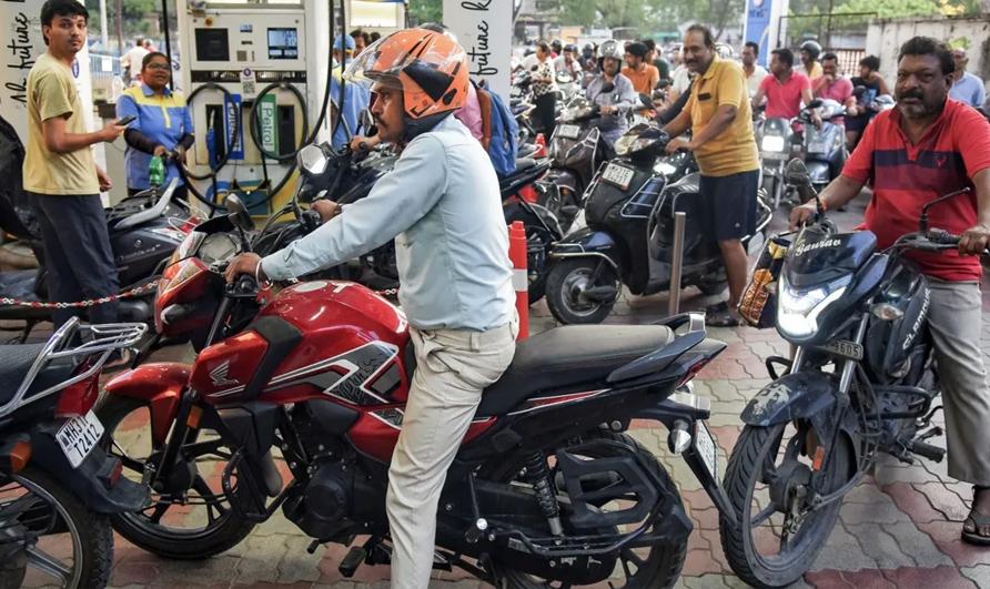 Petroleum Secretary chairs meet to review fuel supply situation in States, UTs