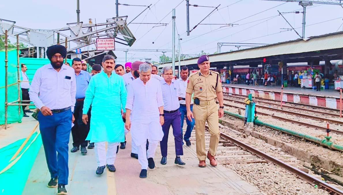 PM Modi’s political will led to completion of Kashmir rail project: Railway minister