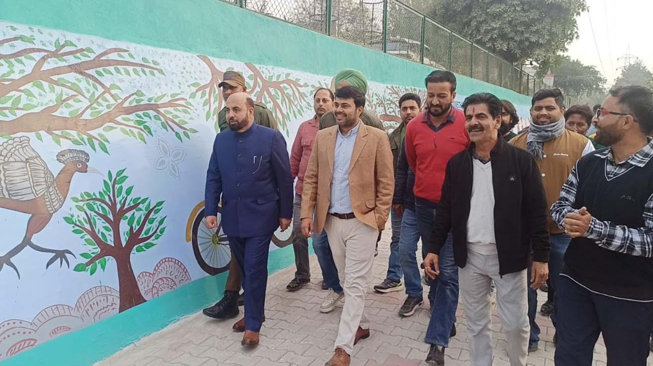 JMC Commissioner inspects green strip, canal walkway at Bagad Mandi, Channi Himmat