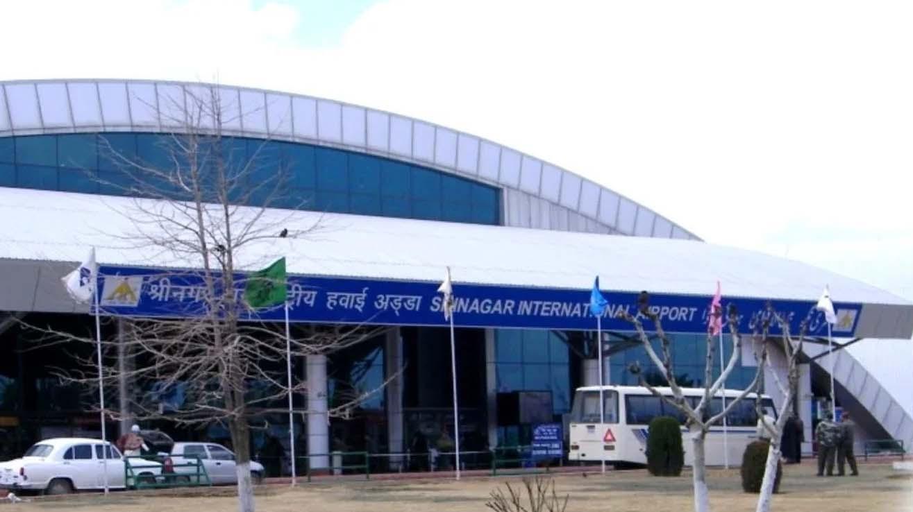 Several flights cancelled at Srinagar Airport due to bad weather, operational issues
