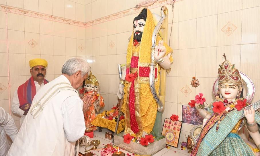 Lieutenant Governor flags off Shobha Yatra to commemorate Bhagwan Parshuram Ji Jayanti in Jammu