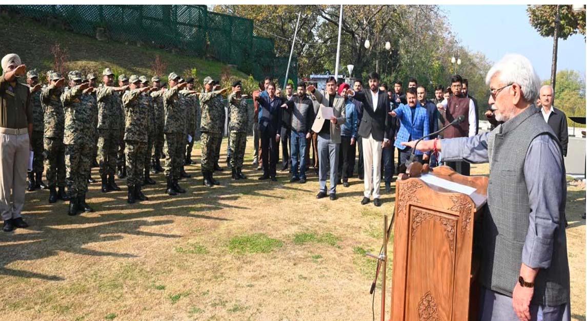 Lieutenant Governor Administers ‘Unity Pledge’ to Lok Bhavan officials, staff and security personnel