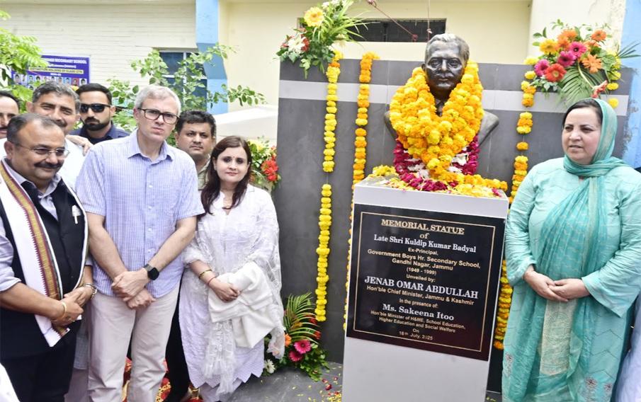 CM Omar Abdullah unveils statue of Late Kuldeep Kumar Badyal at Hr. Sec. School Gandhi Nagar, Calls for unwavering commitment to duty