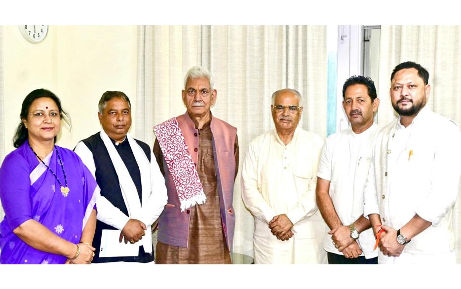 BJP delegation led by Sat Sharma meets LG Manoj Sinha to apprise about flood loses
