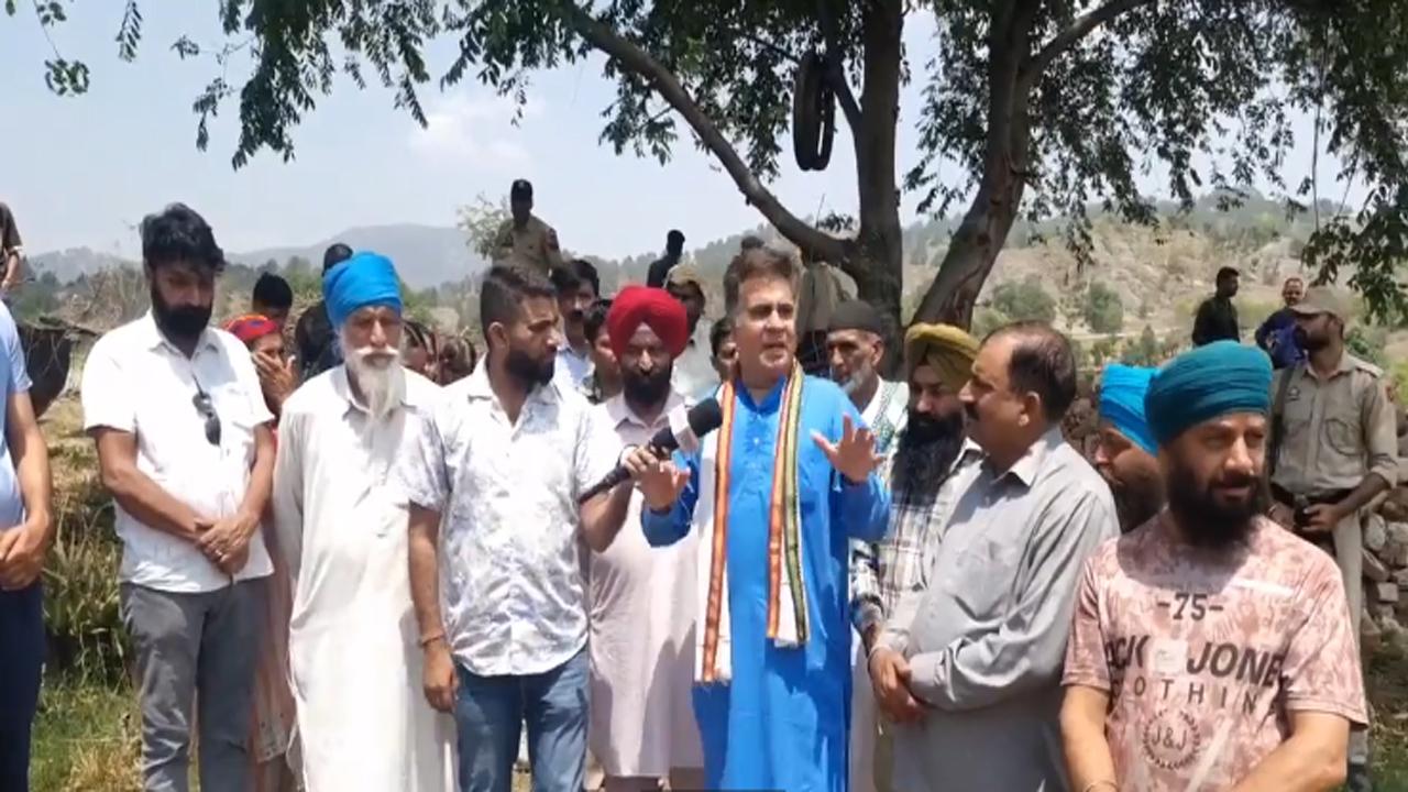 BJP के सीनियर नेता Ravinder Raina ने LOC पर रहने वाले लोगों के साथ में मुलाकात