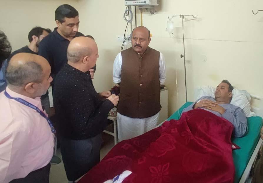 Deputy Chief Minister visits GMC, enquires about Kathua encounter injured