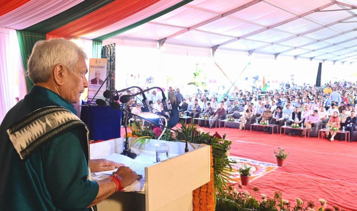 Lieutenant Governor visited the vibrant border village of Makwal in Jammu