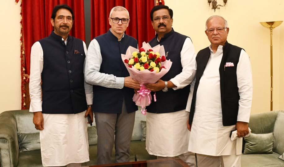 Congress team meets Omar Abdullah in Jammu, discusses political situation