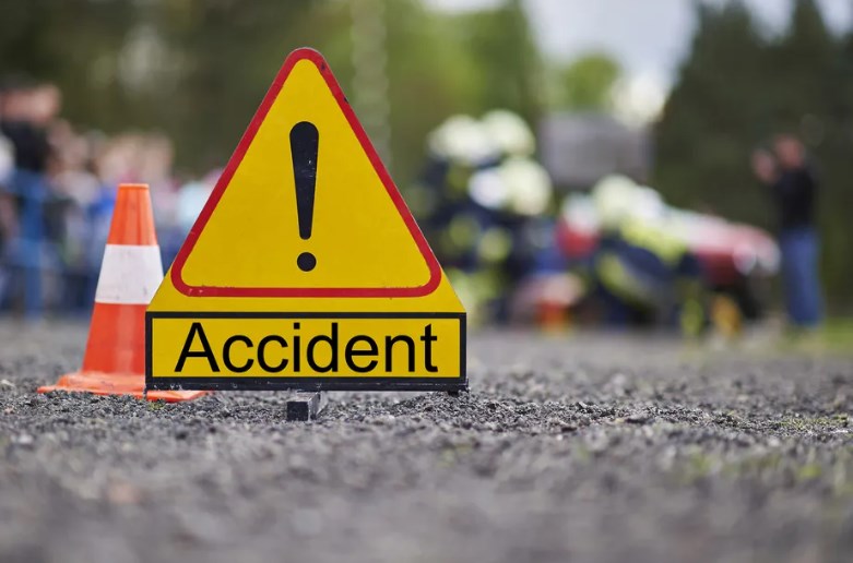 Driver dies after oil tanker falls into gorge in Ramban