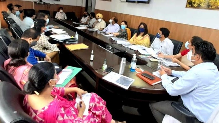 Div Com reviews implementation of District Export Hub initiative