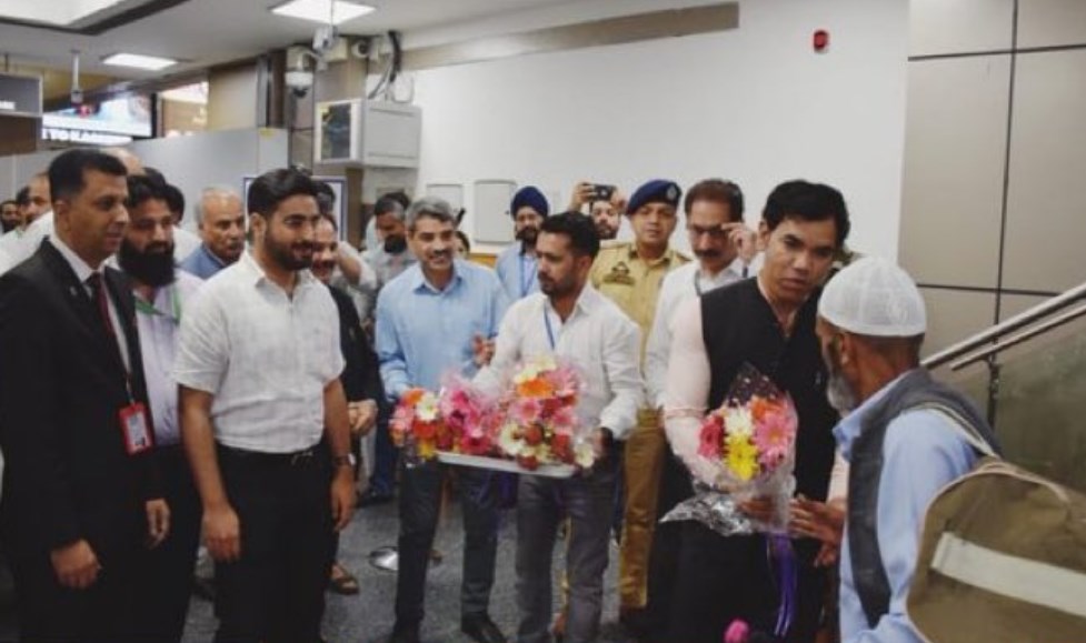 First batch of Hajj pilgrims arrives at Srinagar Airport