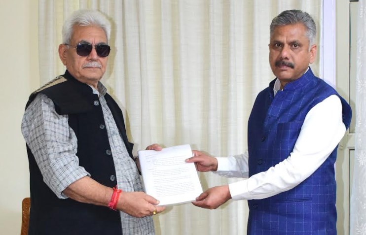 Former Minister; former President JKHCBA Jammu call on Lt Governor