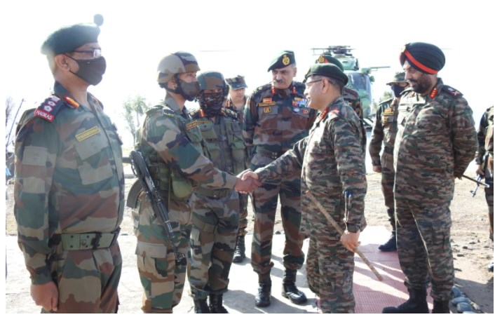 Northern Army commander visits LoC in Poonch 