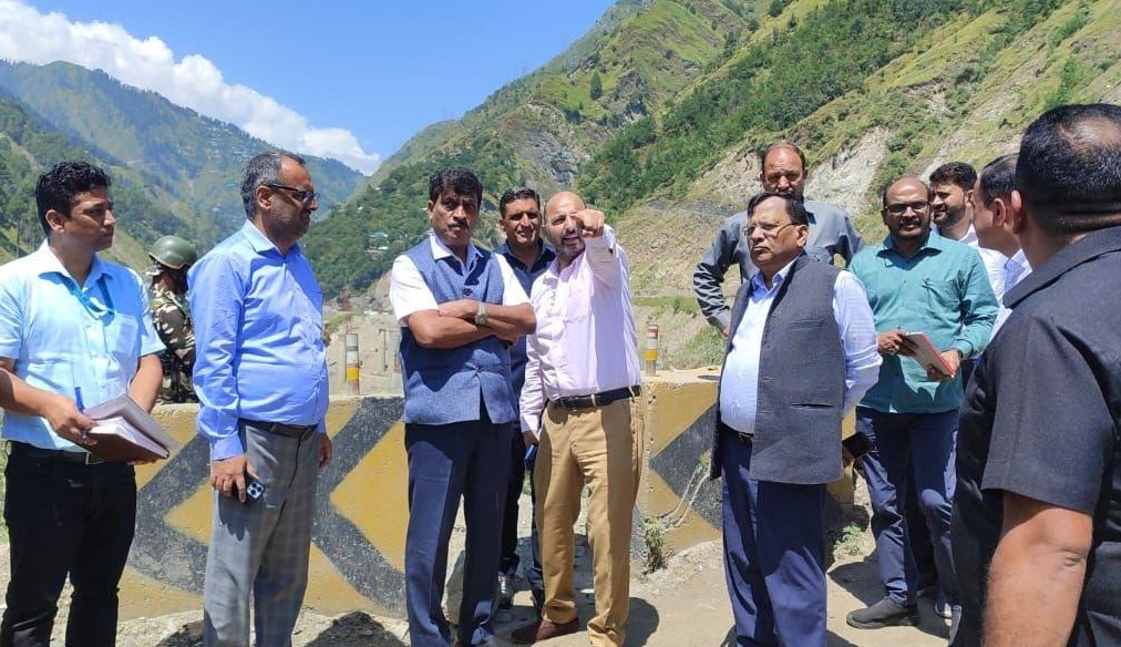 Chief Secretary inspects NH-44 works at Ramban; directs two-way traffic for all vehicles up to three axles in NH-44