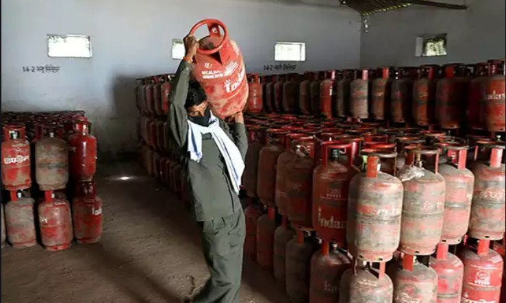 LPG non-subsidised cylinder price reduced by Rs 162
