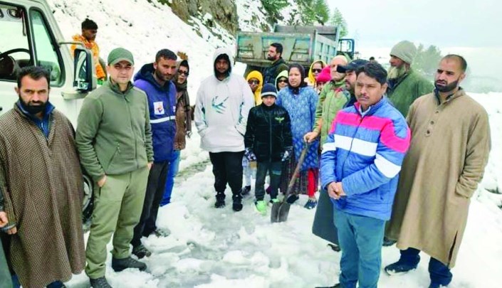 10 tourists rescued near old tunnel Qazigund: Police