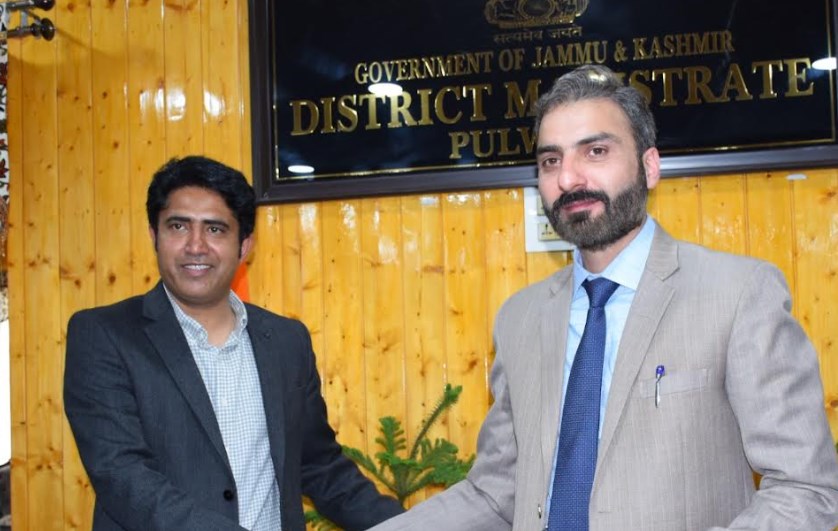 Basharat Qayoom assumes charge as Deputy Commissioner Pulwama