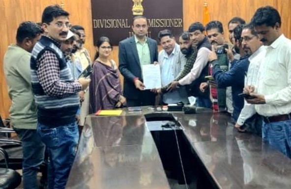 Sanitation workers call off their strike after deliberations with Commissioner Secretary HUDD & Div Com Jammu