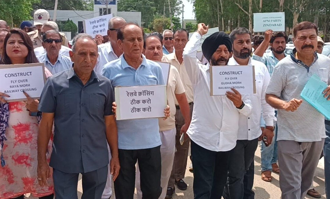 Apni Party leaders, locals hold strong protest against Northern Railways