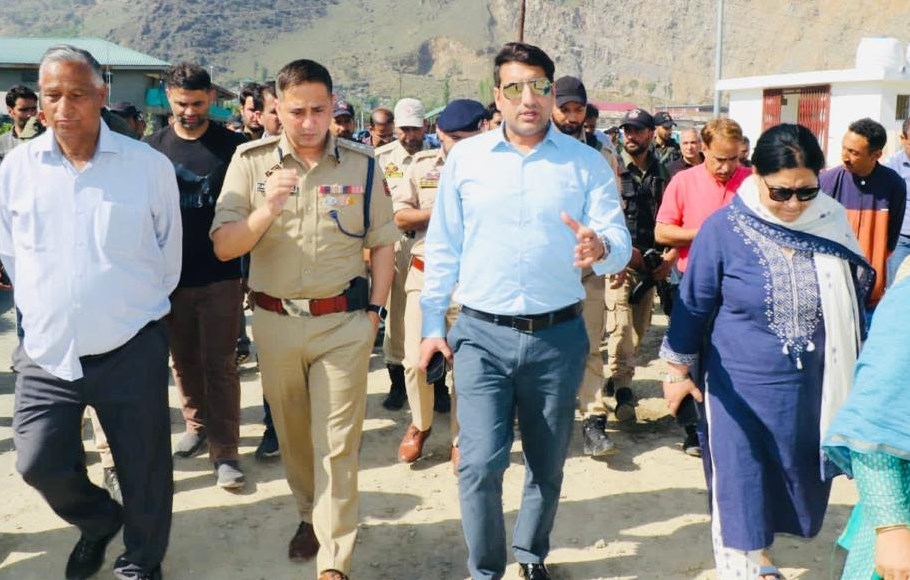 DC Srinagar inspects arrangements at Yatra Transit Camp Panthachowk for SANJY-2022