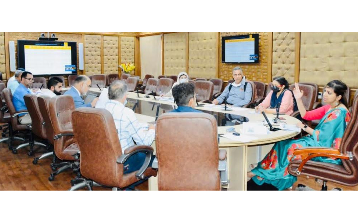Yasha Mudgal reviews financial status of Co-operative Banks in JK