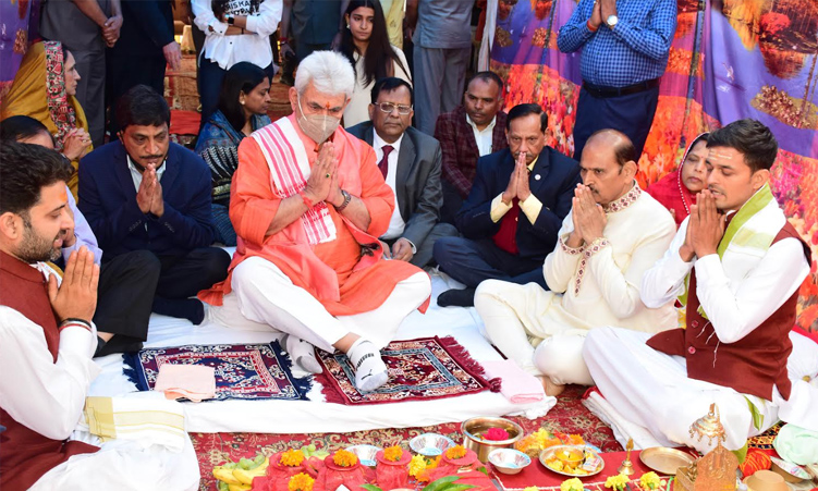 Lt Governor takes part in the Bhoomi Pujan of Yatri Niwas of Shri Amarnathji Shrine Board at Srinagar
