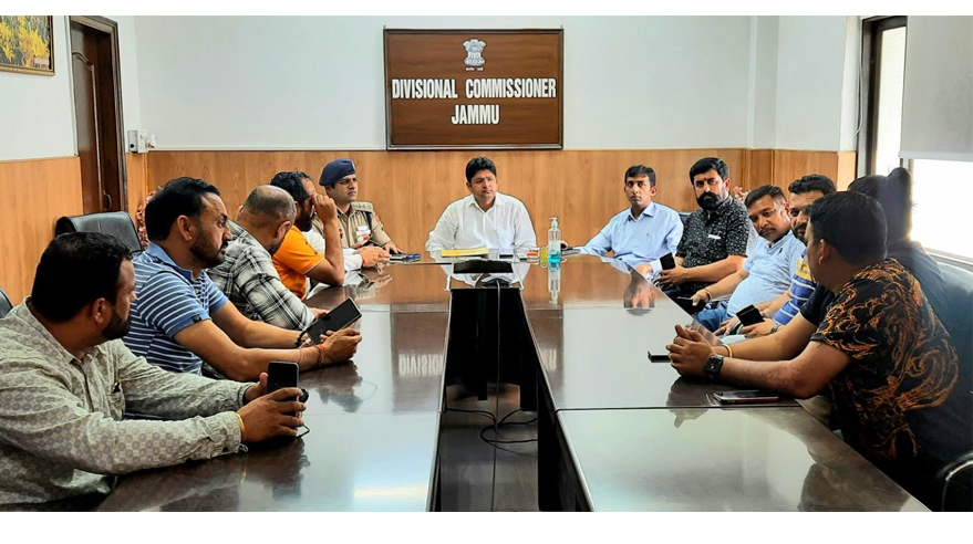 Yuva Rajput Sabha calls on Div Com Jammu, discusses commemoration of Birthday of Maharaja Hari Singh