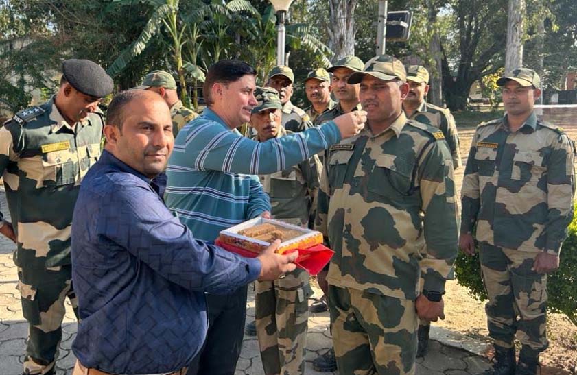 J&K administration celebrates Deepawali with BSF Jawans on Border Posts